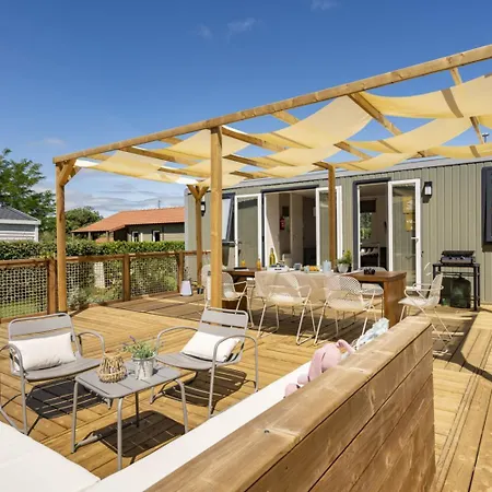 Camping Friends 10p 5bdrms Aircon Saint-Crépin-et-Carlucet