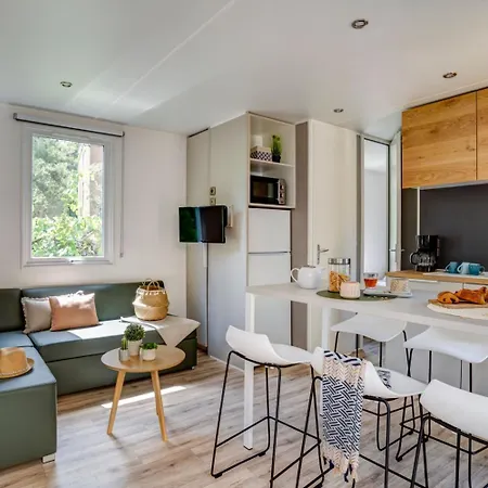 Camping Friends 10p 5bdrms Aircon Saint-Crépin-et-Carlucet