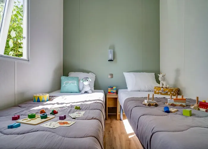 Friends 10p 5bdrms Aircon