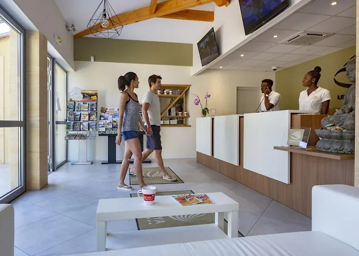 Camping Friends 10p 5bdrms Aircon Saint-Crépin-et-Carlucet