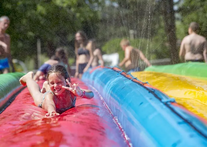 Camping Friends 10p 5bdrms Aircon Saint-Crépin-et-Carlucet